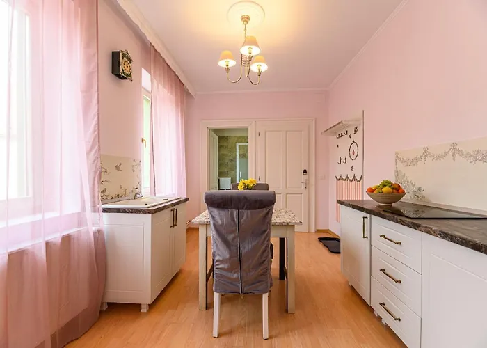 Historical Apartment *